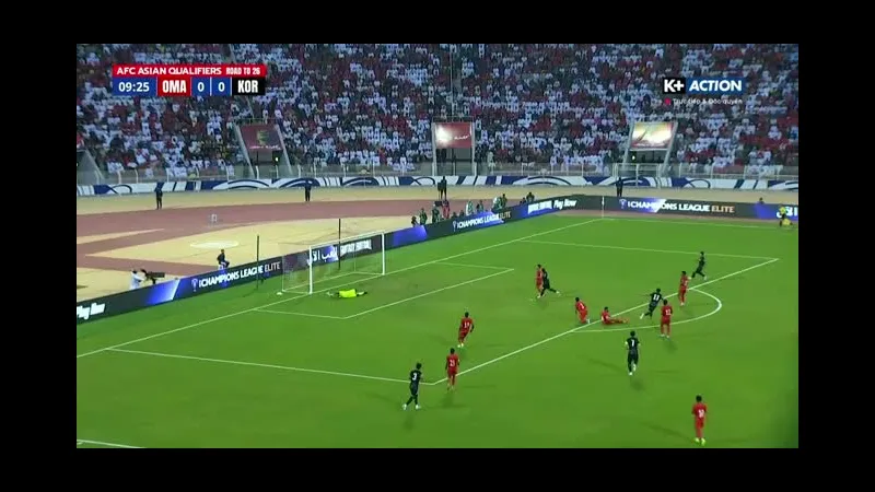 Cầu thủ Hàn Quốc đang băng qua hàng phòng ngự của Paraguay với tốc độ chóng mặt. Cầu thủ Hàn Quốc đang băng qua hàng phòng ngự của Paraguay với tốc độ chóng mặt.