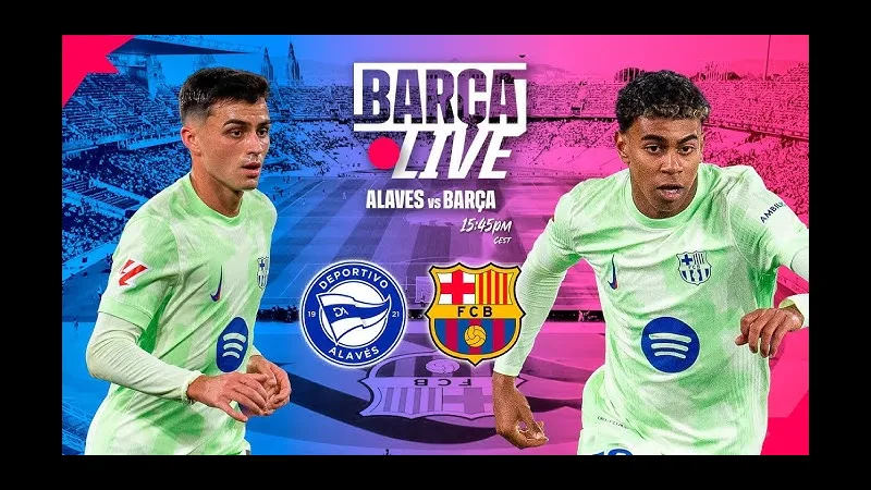 Cầu thủ của Barca cố gắng vượt qua sự kháng cự từ hậu vệ Alaves trên sân cỏ