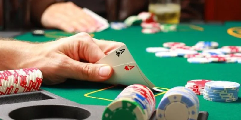 Hand Poker Mạnh Nhất Là Gì? Jun88 Chỉ Rõ Thứ Tự Chiến Thắng Poker Hand thứ tư – Full House