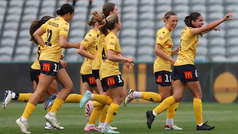 Trận đấu giữa Adelaide United và Central Coast - "Adelaide United" vs