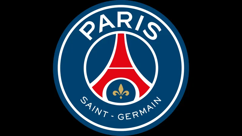 Cầu thủ PSG và Marseille tranh chấp bóng trên sân cỏ Cầu thủ PSG và Marseille tranh chấp bóng trên sân cỏ